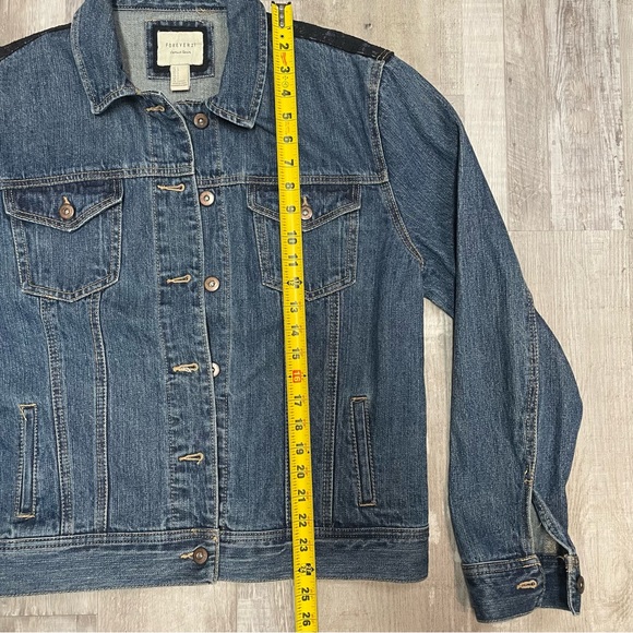 Forever 21 Women's Denim Four Pocket Blue Jean Jacket Size Large - Picture 4 of 9